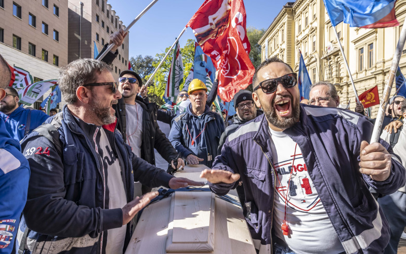 Manifestazione Demo Valbruna Piazza Magnago